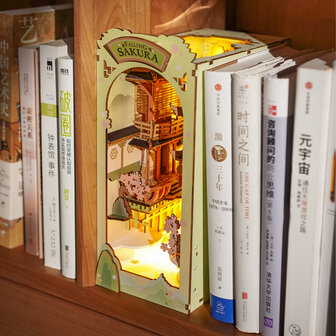 DIY Book Nook Boekensteun Falling Sakura, Robotime