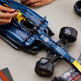 Lego Technic Oracle Red Bull Racing RB20 F1 auto