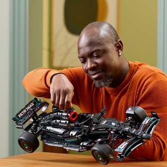Lego Mercedes-AMG F1 W14 E Performance