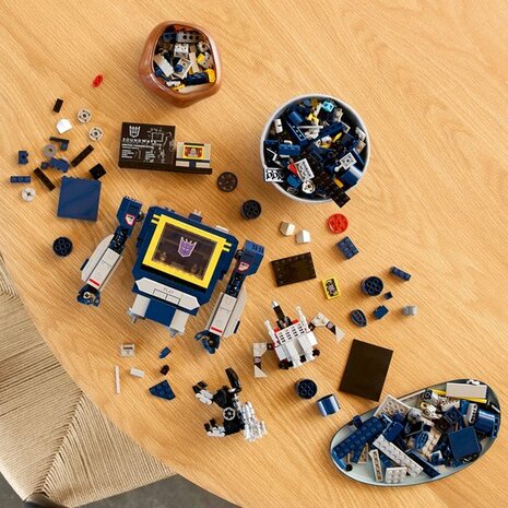 Lego Icons Transformers: Soundwave